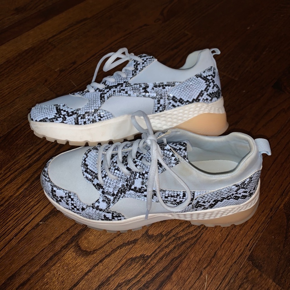 Sneakers - Picture 2 of 4